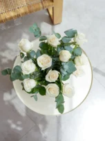 13-white-roses-vase-flowers-in-antalya-2.webp