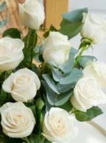 13-white-roses-vase-flowers-in-antalya-3.webp