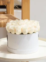 white-roses-box-arrengement-flowers-in-kadriye.webp