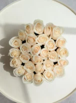 white-roses-box-arrengement-flowers-in-kadriye-2.webp